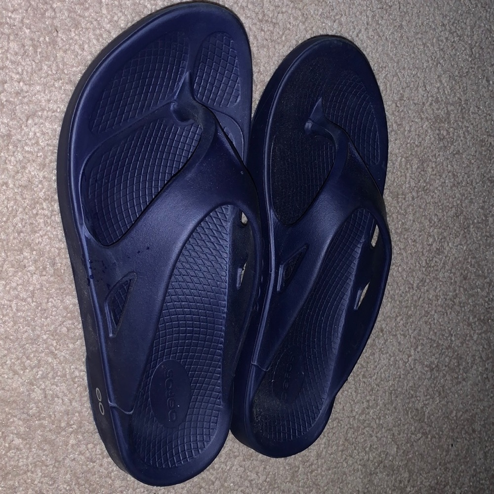 Men’s oofos sandals